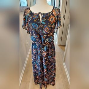 Flutter sleeve dress